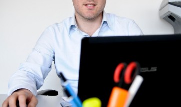 «L’ingegnere che fa quadrare i conti»: l’intervista a Lorenzo Lancerotto (Log – It) del mensile Tre, Tutto Rimini Economia